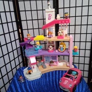 Little People Barbie Little Dreamhouse Toddler Playset with Figures